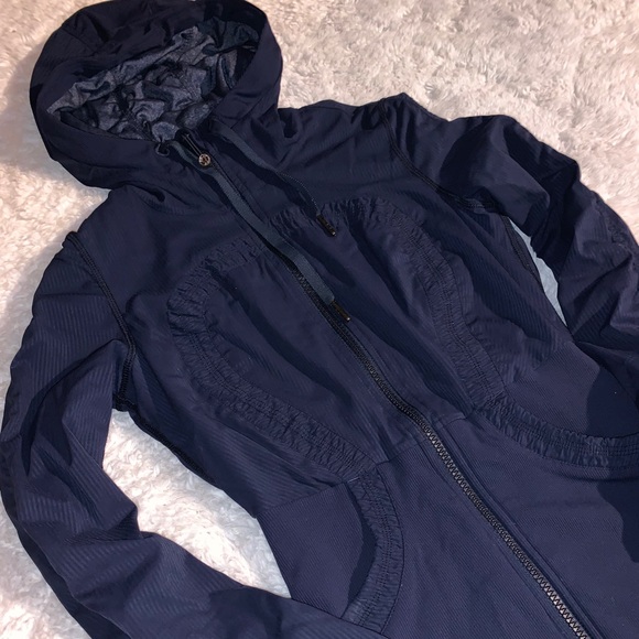 lululemon athletica Sweaters - Lululemon reversible dance studio jacket. Size 4!